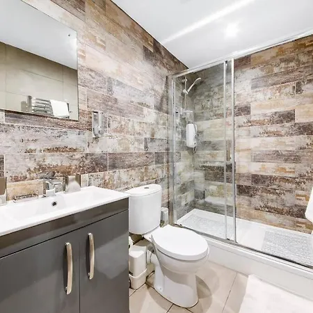 Regina Bradford Centre Apartment *